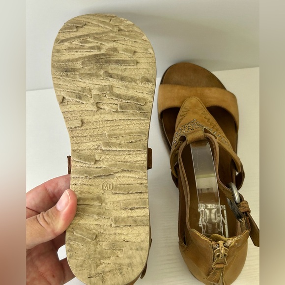 Miz Mooz Tessa Cognac Brown Leather Silver Stud Zip Back Gladiator Sandals Sz 9 - Picture 9 of 15